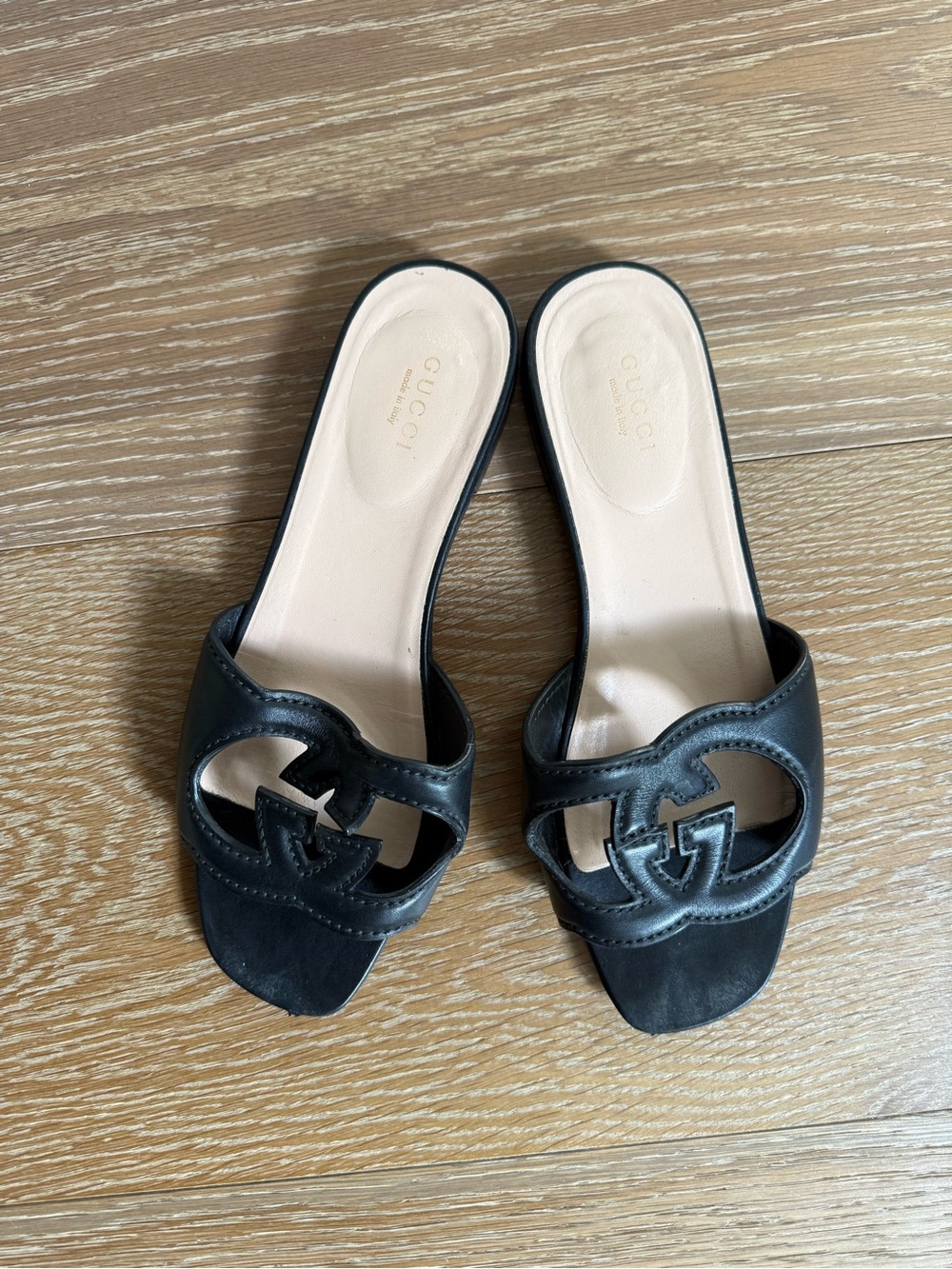 Gucci Black Open-Toe Leather Logo Slide Flat Sandals